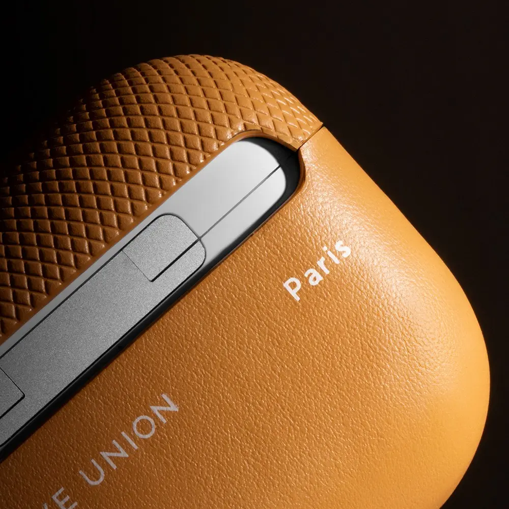 AirPods Pro 2 Kılıf, Qi ve MagSafe Şarj Uyumlu Suni Deri - Native Union RE Classic