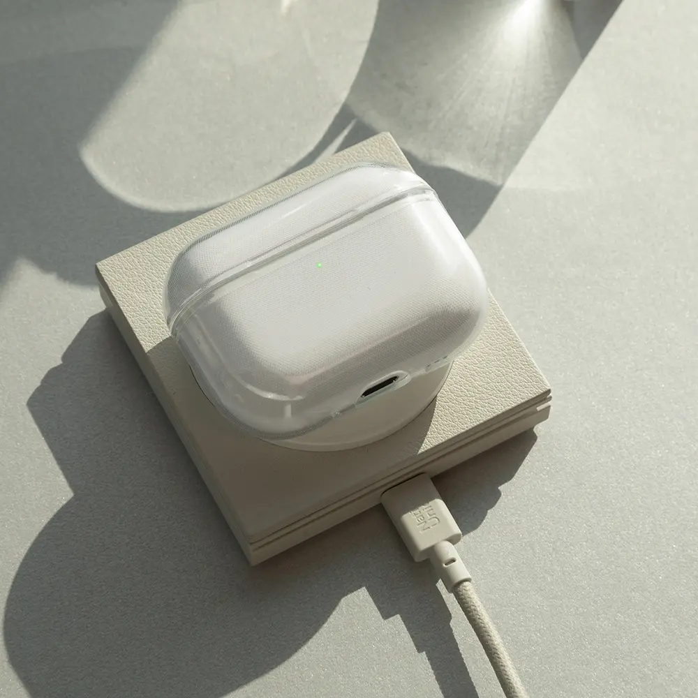AirPods Pro 3 Şeffaf Silikon Kılıf, Qi ve MagSafe Uyumlu - Native Union Clear