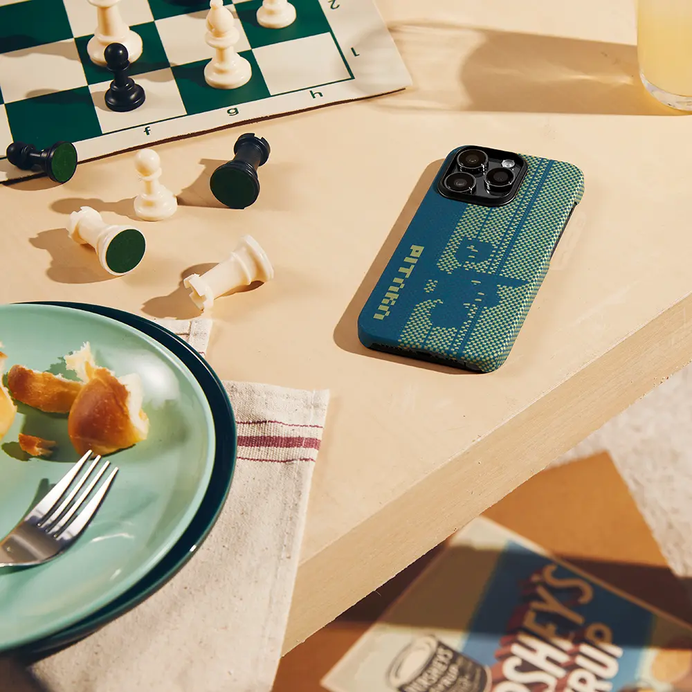 Apple iPhone 14 Pro Kılıf M-safe Şarj Özellikli Aramid Karbon Fiber Pitaka Tactile Woven Pixel Game Kapak