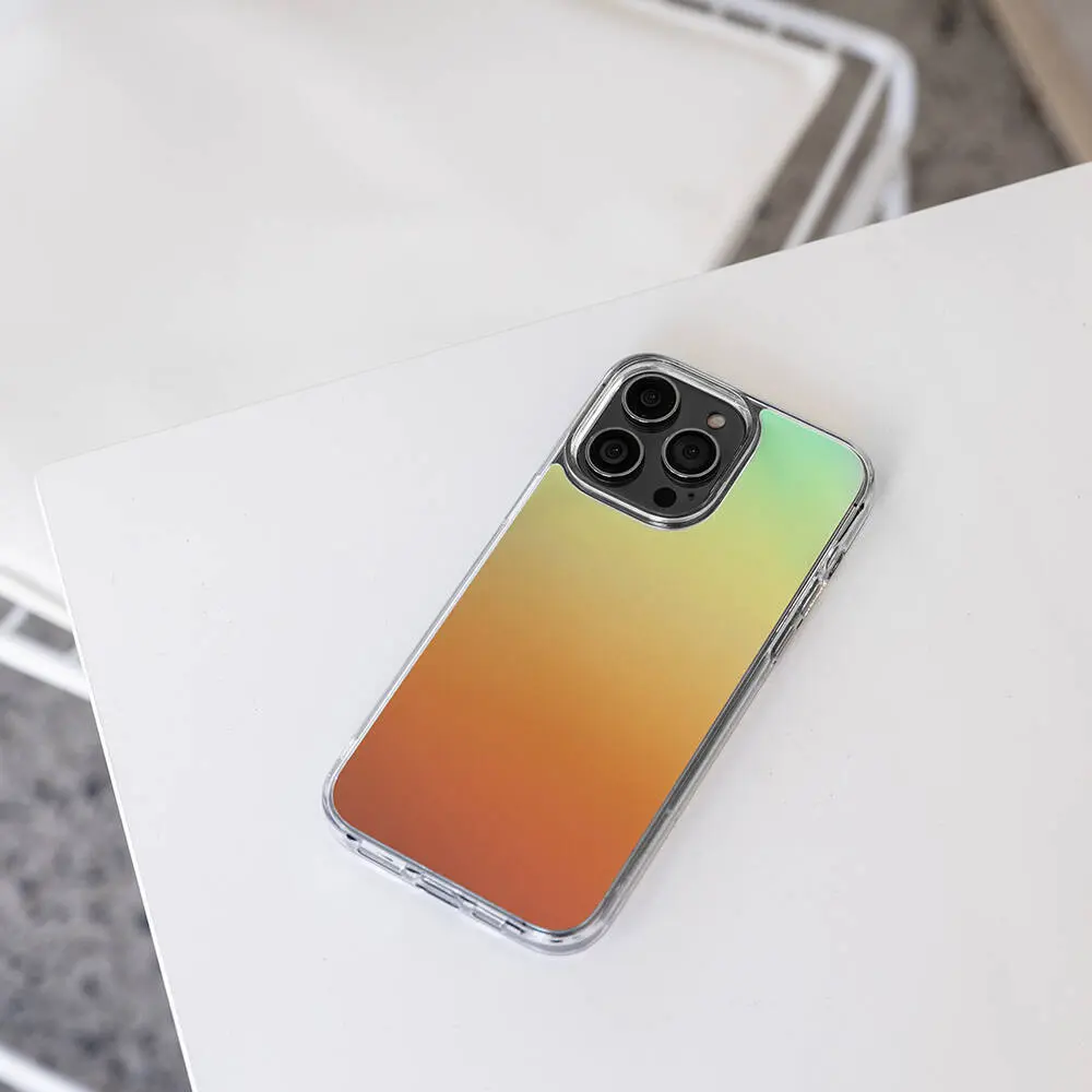 iPhone 14 Pro Şeffaf Renk Geçişli Kılıf - Switcheasy Crush Plus