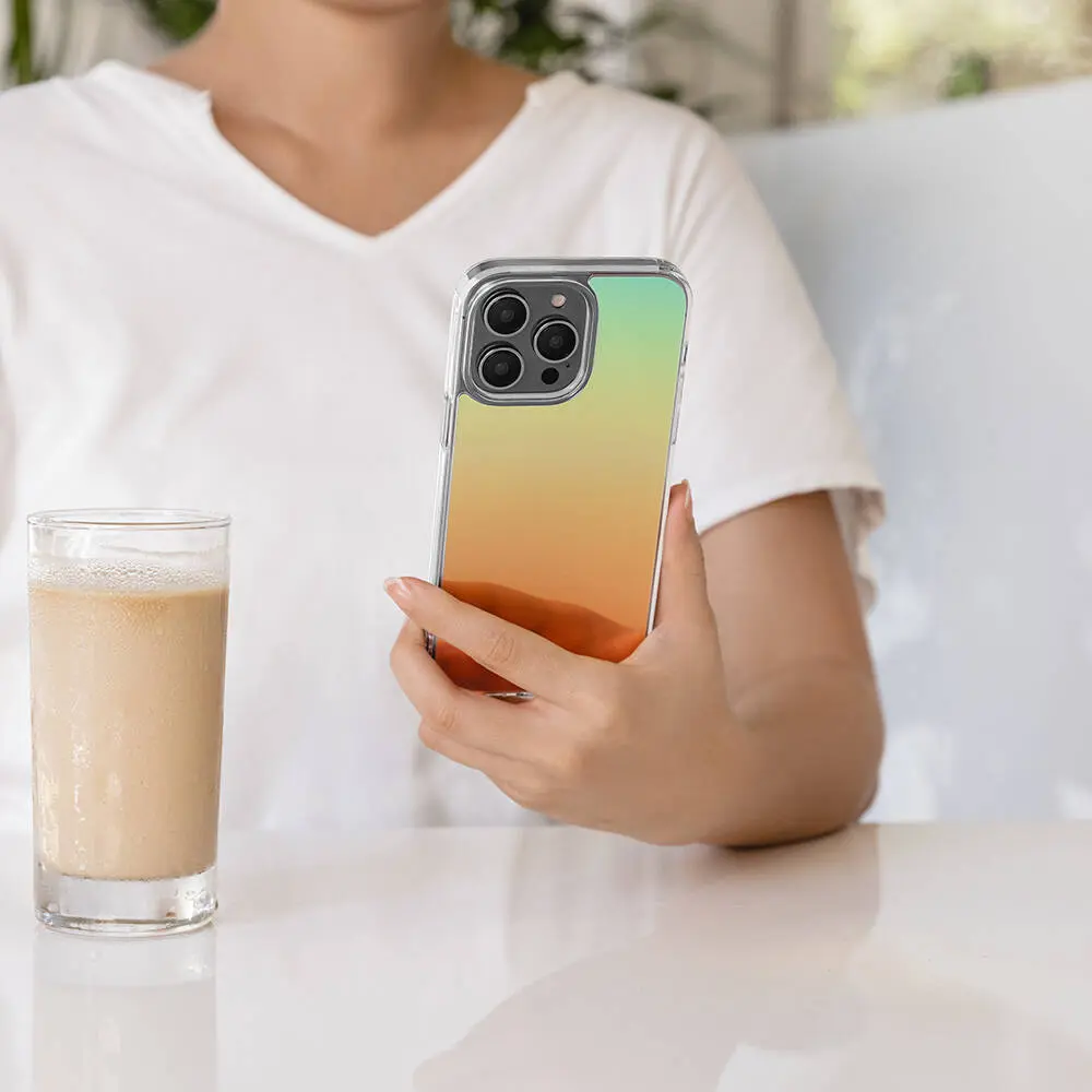 iPhone 14 Pro Max Şeffaf Renk Geçişli Kılıf - Switcheasy Crush Plus