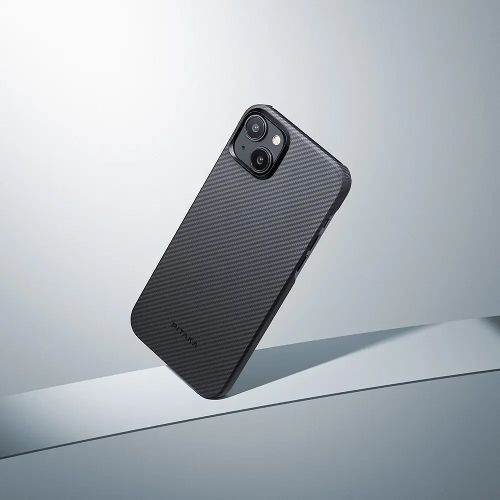 Apple iPhone 15 Plus Kılıf M-safe Şarj Özellikli 600D Aramid Karbon Fiber Pitaka Ultra-Slim Classic Serisi Black-Grey Twill Kapak