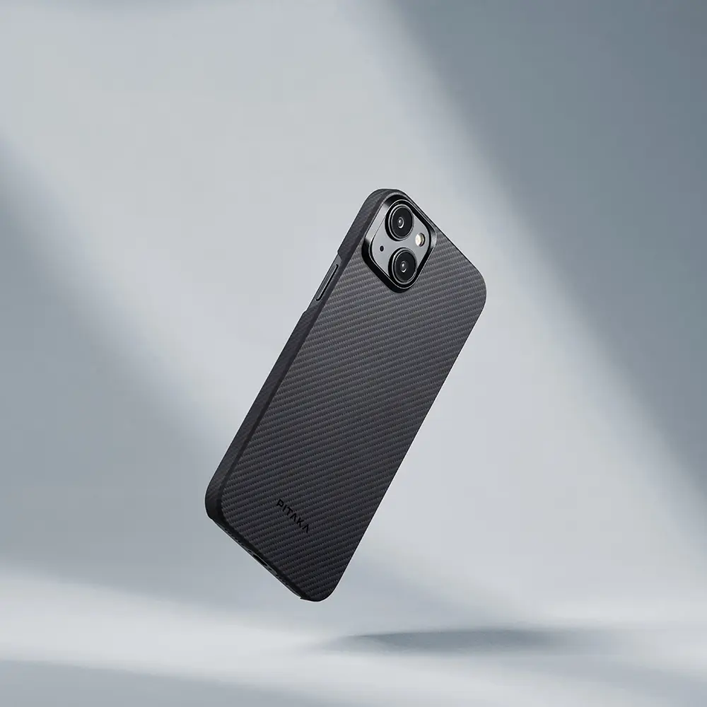 Apple iPhone 15 Plus Kılıf M-safe Şarj Özellikli 600D Aramid Karbon Fiber Pitaka Ultra-Slim Classic Serisi Black-Grey Twill Kapak