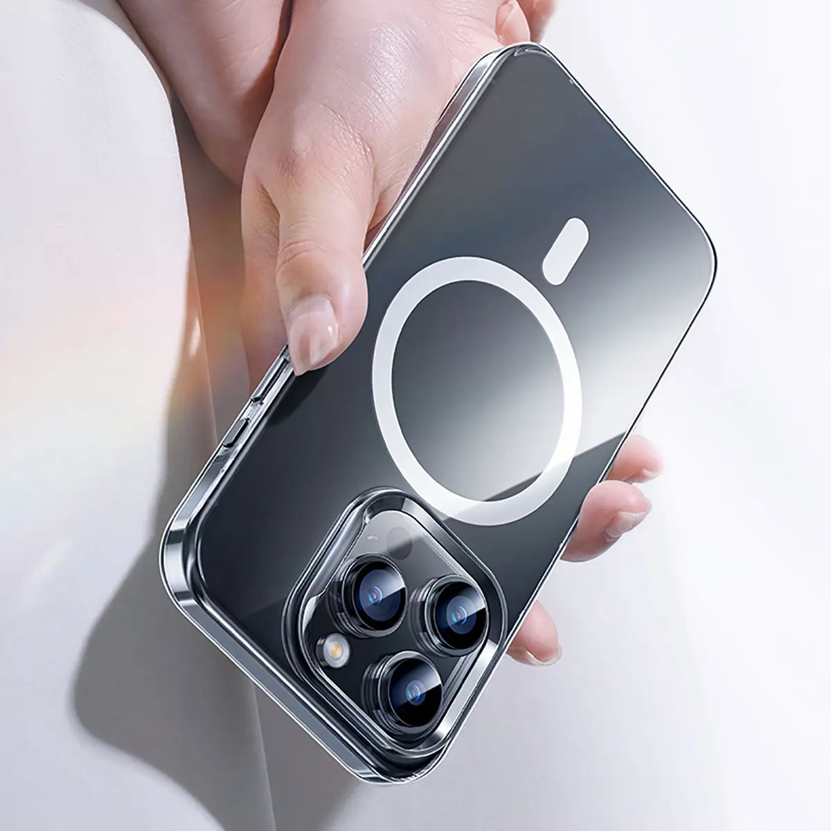 iPhone 15 Plus MagSafe Uyumlu Şeffaf Kılıf - Benks Crystal