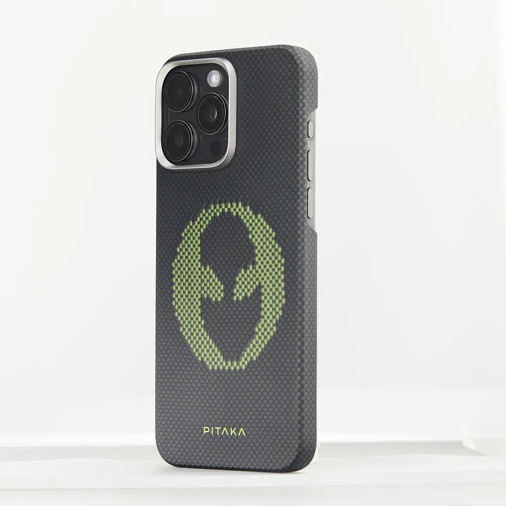 Apple iPhone 15 Pro Kılıf M-safe Şarj Özellikli Lumintex Teknolojili Fosforlu Aramid Karbon Fiber Pitaka Tactile Woven Aries Serisi Kapak