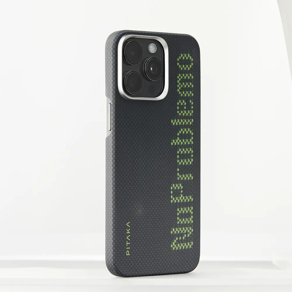 Apple iPhone 15 Pro Kılıf M-safe Şarj Özellikli Lumintex Teknolojili Fosforlu Aramid Karbon Fiber Pitaka Tactile Woven Aries Serisi Kapak