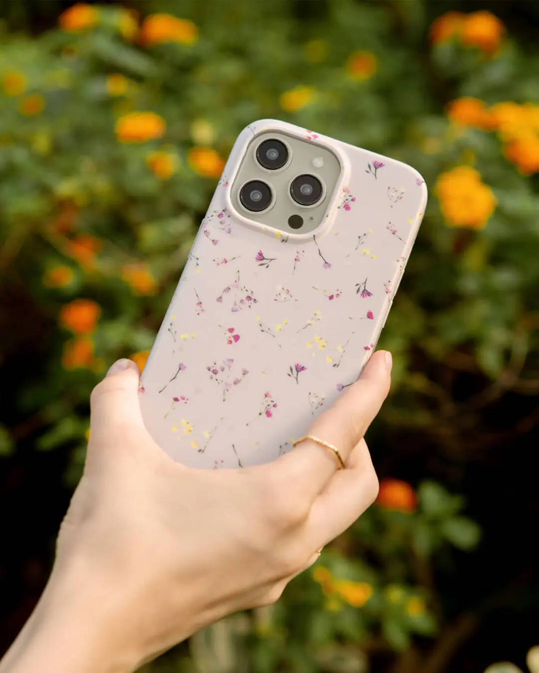 iPhone 15 Pro Çiçek Desenli Kılıf - Coehl Prairie