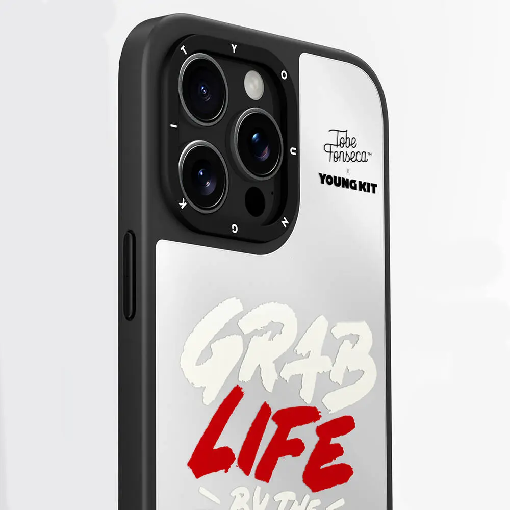 iPhone 15 Pro Max Aynalı Kılıf - Youngkit Mirror Tobias Fonseca Tasarımı