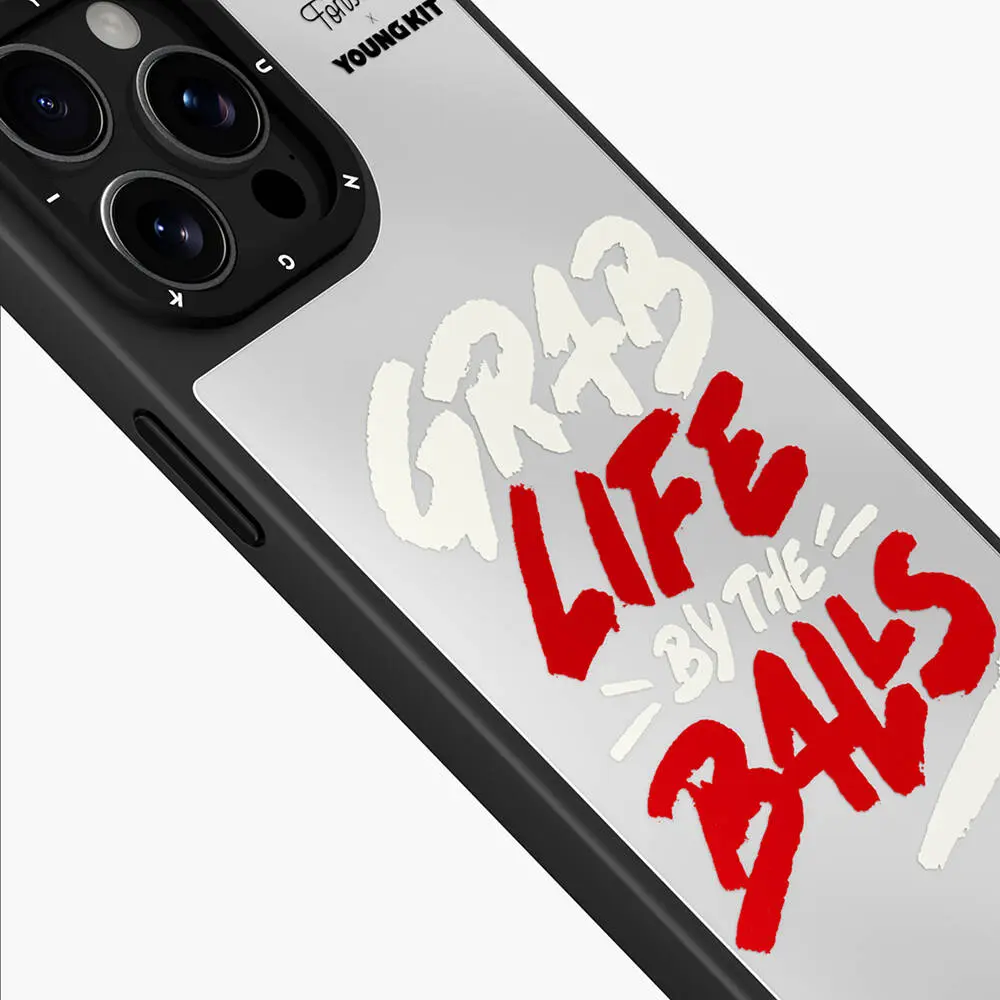 iPhone 15 Pro Max Aynalı Kılıf - Youngkit Mirror Tobias Fonseca Tasarımı