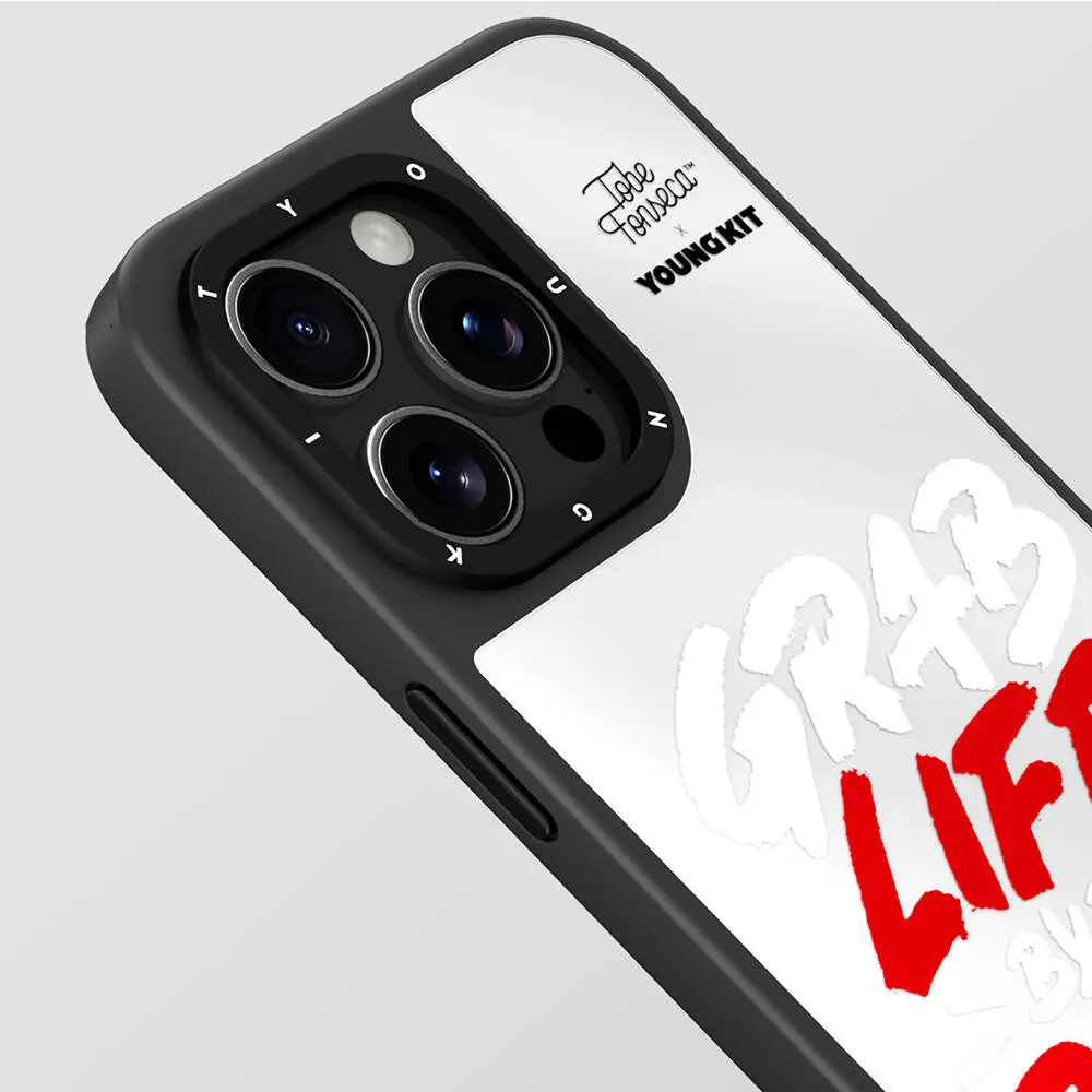 iPhone 15 Pro Max Aynalı Kılıf - Youngkit Mirror Tobias Fonseca Tasarımı