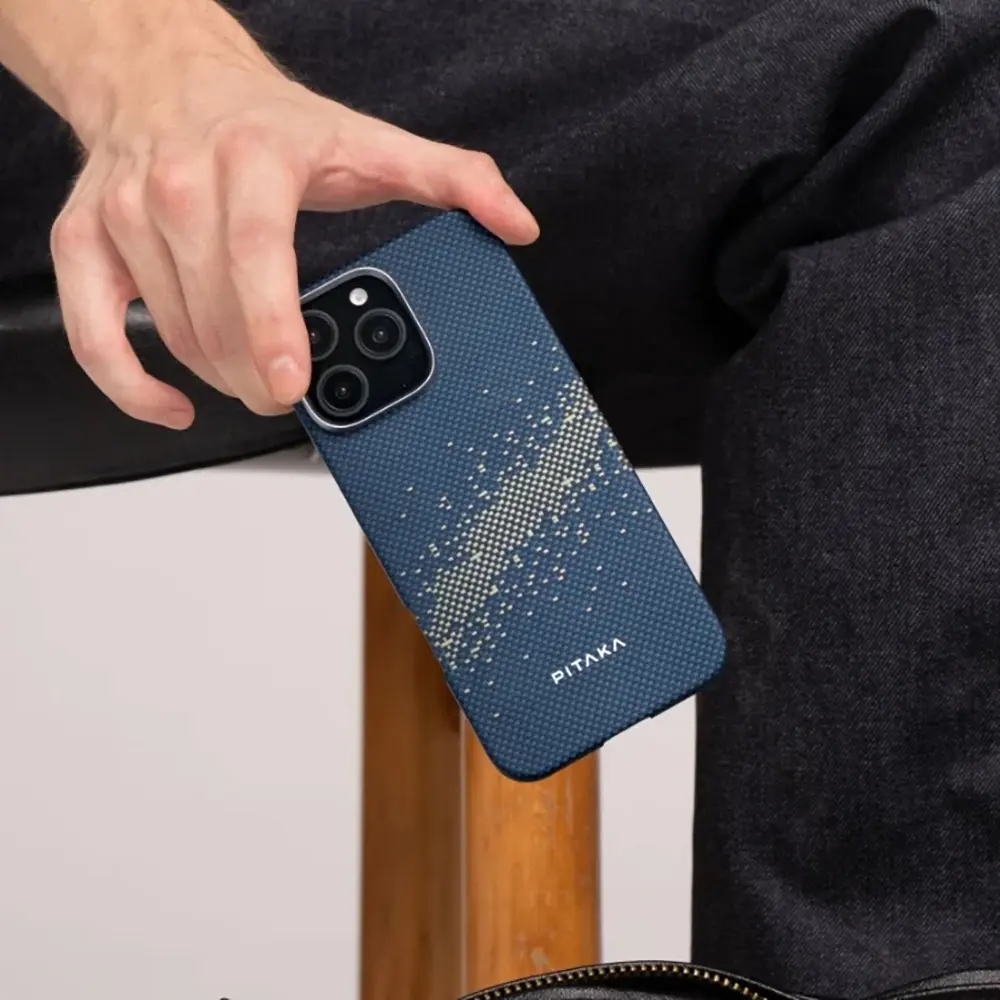 Apple iPhone 16 Plus Kılıf M-safe Şarj Özellikli Aramid Karbon Fiber Pitaka Tactile Woven Starpeak Serisi Over The Horizon Kapak