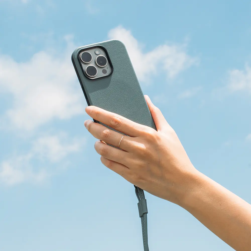 iPhone 16 Pro Max MagSafe Uyumlu Deri Görünümlü Kılıf - Native Union Active