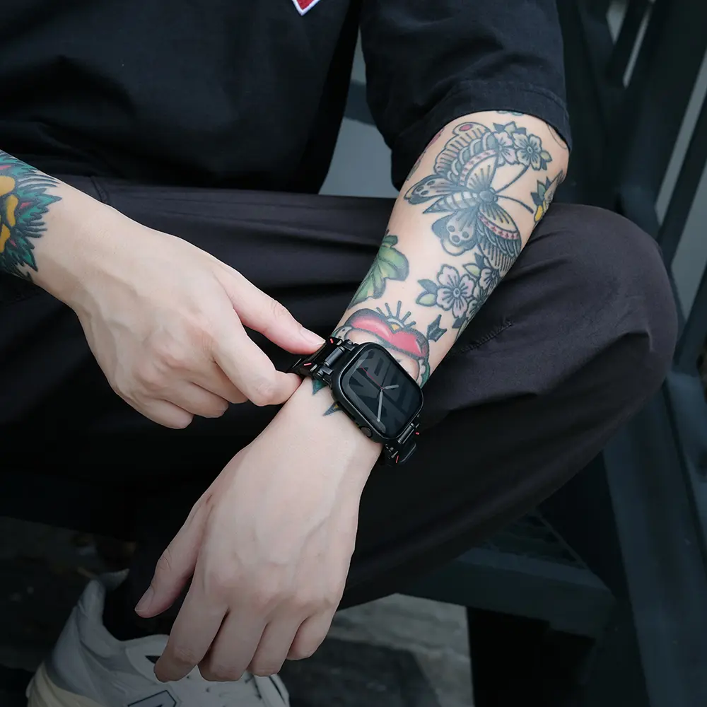 Apple Watch 42 mm Sert Silikon Kasa ve Ekran Koruyucu - Skinarma Gado