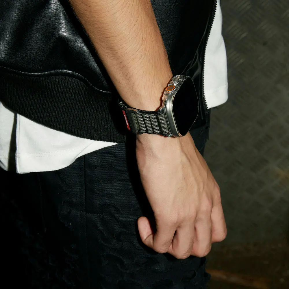 Apple Watch Ultra 49 mm Hasır Örgü Kordon - Skinarma Kobu