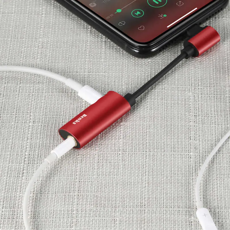 Benks U40 Lightning Ses Adaptörü, Çift Girişli ve 90 Derece Açılı