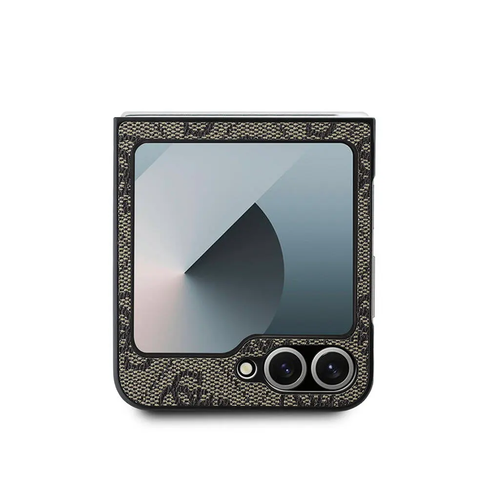 Galaxy Z Flip 6 Deri Görünümlü Metal Logolu Kılıf - Guess Lisanslı