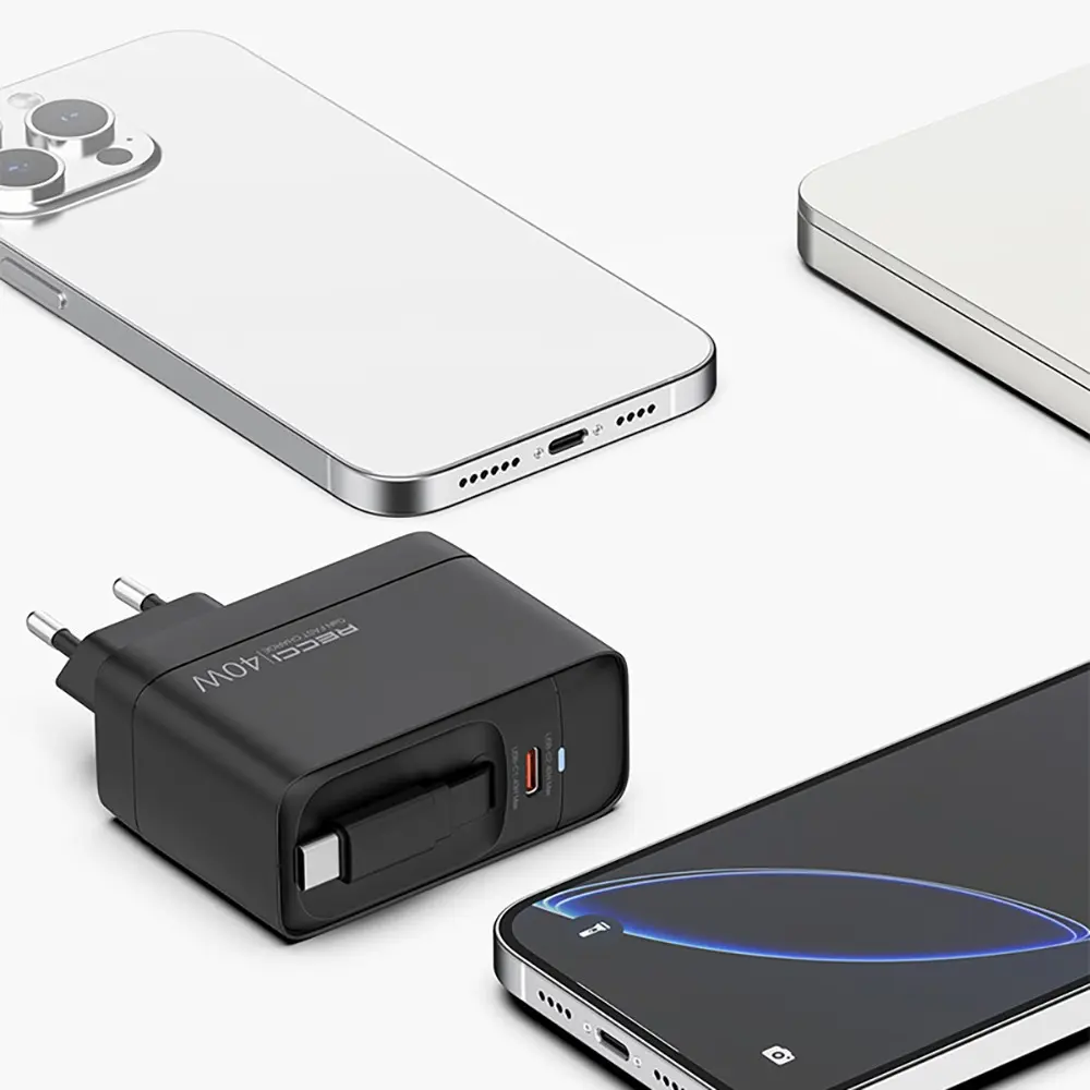 Recci RC102E GaN 40W Hızlı Şarj Adaptörü, Çift USB-C ve Entegre Kablo