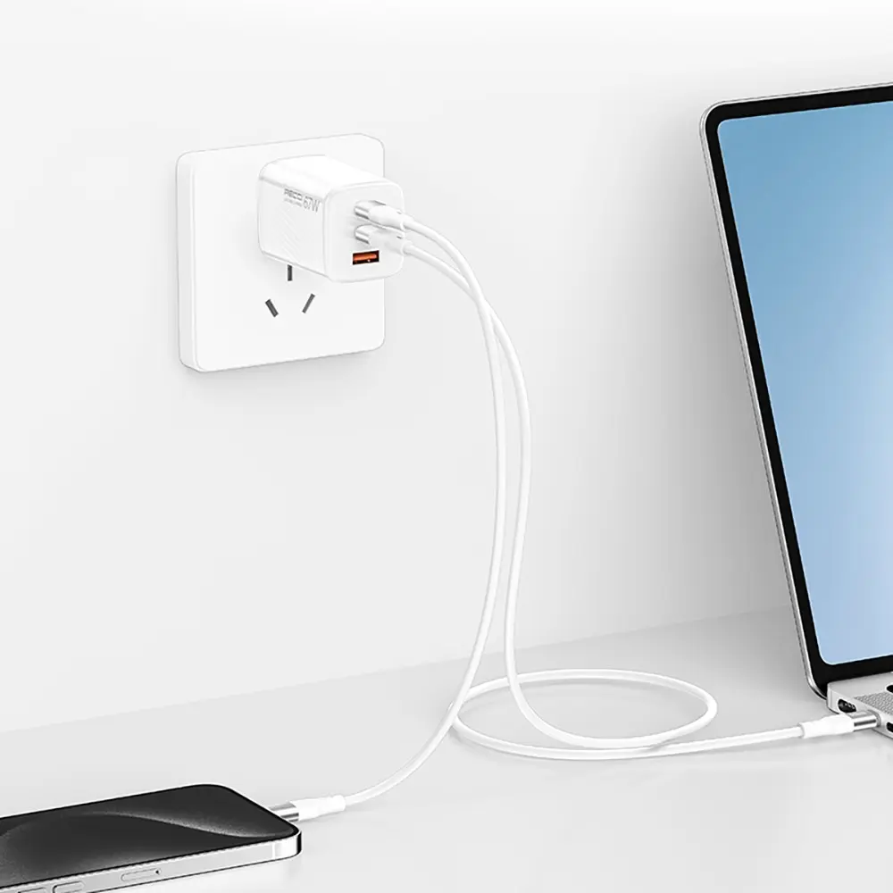 Recci RC85E GaN 67W Hızlı Şarj Adaptörü ve USB-C Kablo Seti