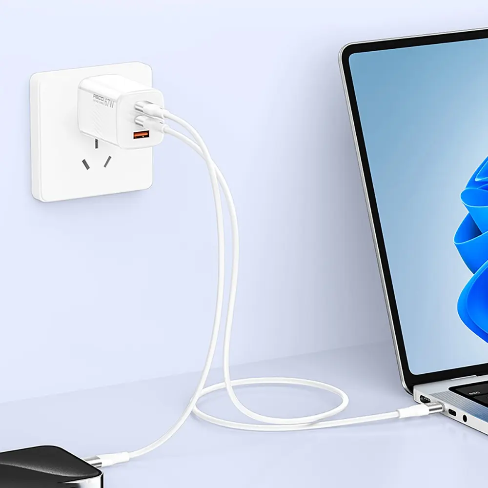 Recci RC85E GaN 67W Hızlı Şarj Adaptörü ve USB-C Kablo Seti