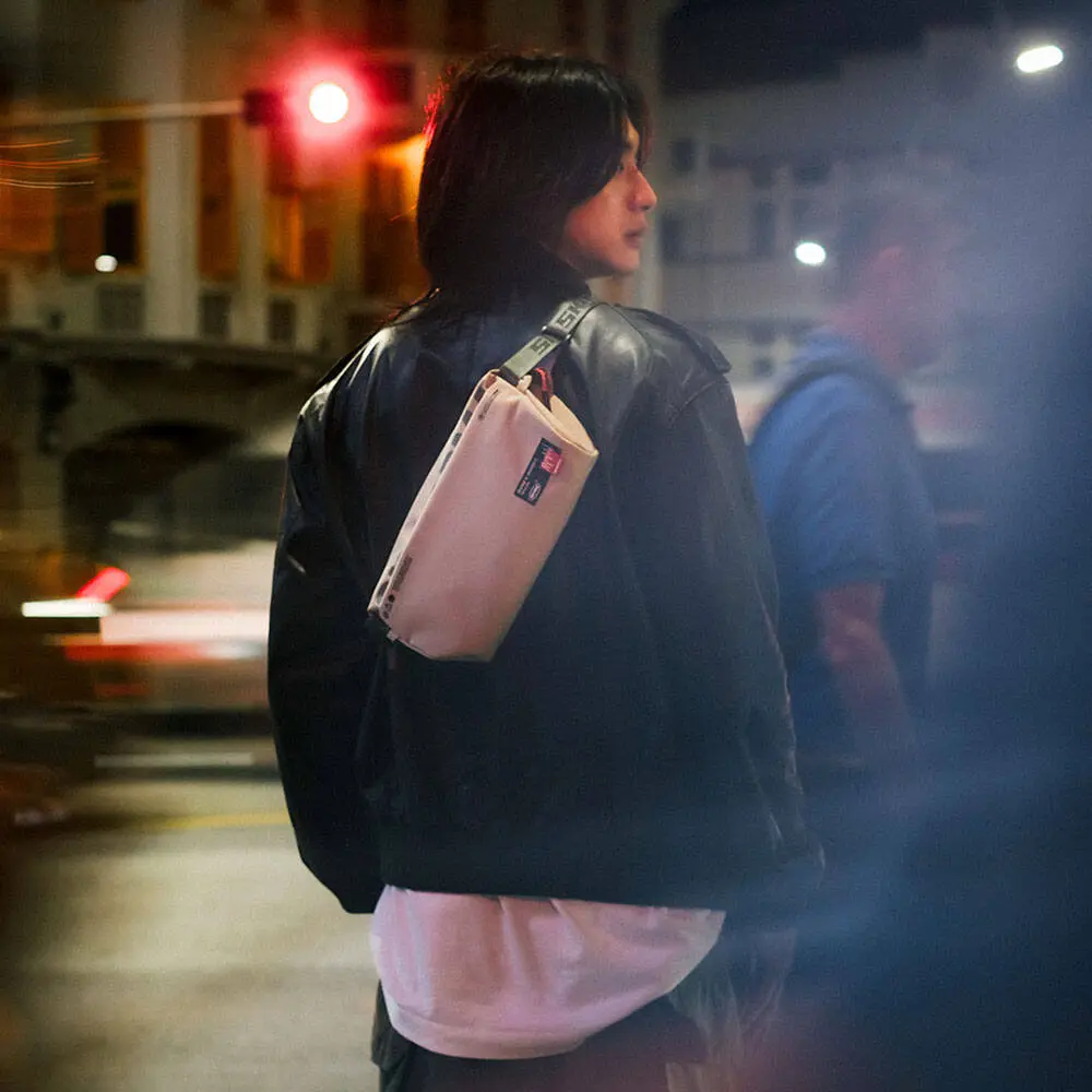 Skinarma Crossbody Fardel Çapraz Vücut Çantası, Su Geçirmez Fermuarlı
