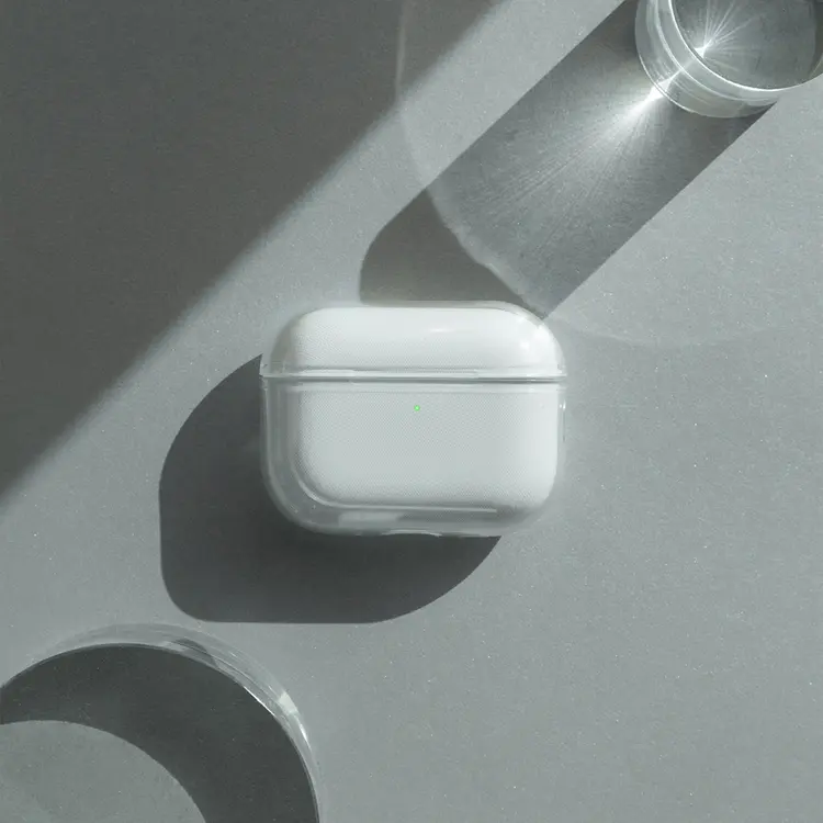 AirPods Pro 3 Şeffaf Silikon Kılıf, Qi ve MagSafe Uyumlu - Native Union Clear