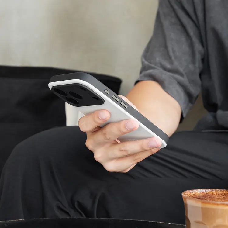 iPhone 17 Pro Max MagSafe Uyumlu Deri Dokulu Kılıf - Native Union Active