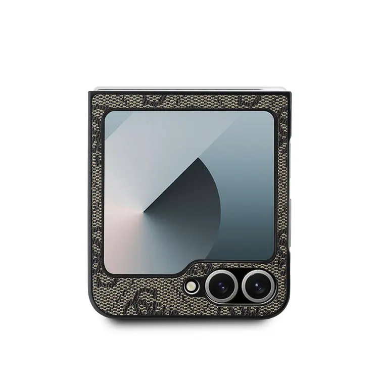 Galaxy Z Flip 6 Deri Görünümlü Metal Logolu Kılıf - Guess Lisanslı